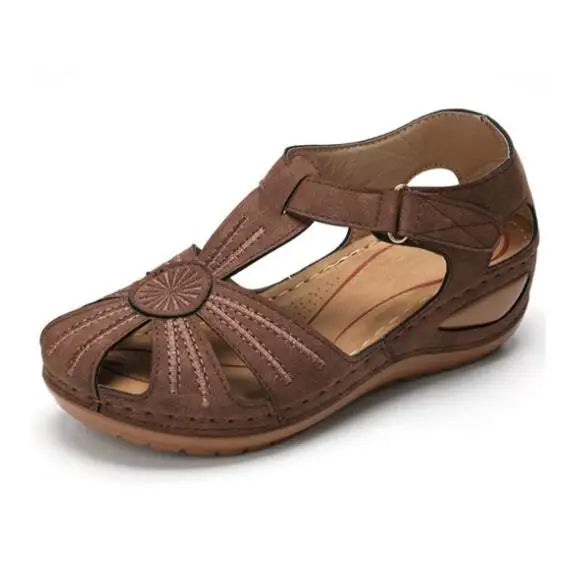 Adjustable Closed-Heel Women's Sandals with Hook-and-Loop Strap
